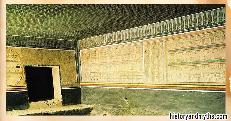 Room-of-the-sarcophagus-with-scenes-of-Amduat
