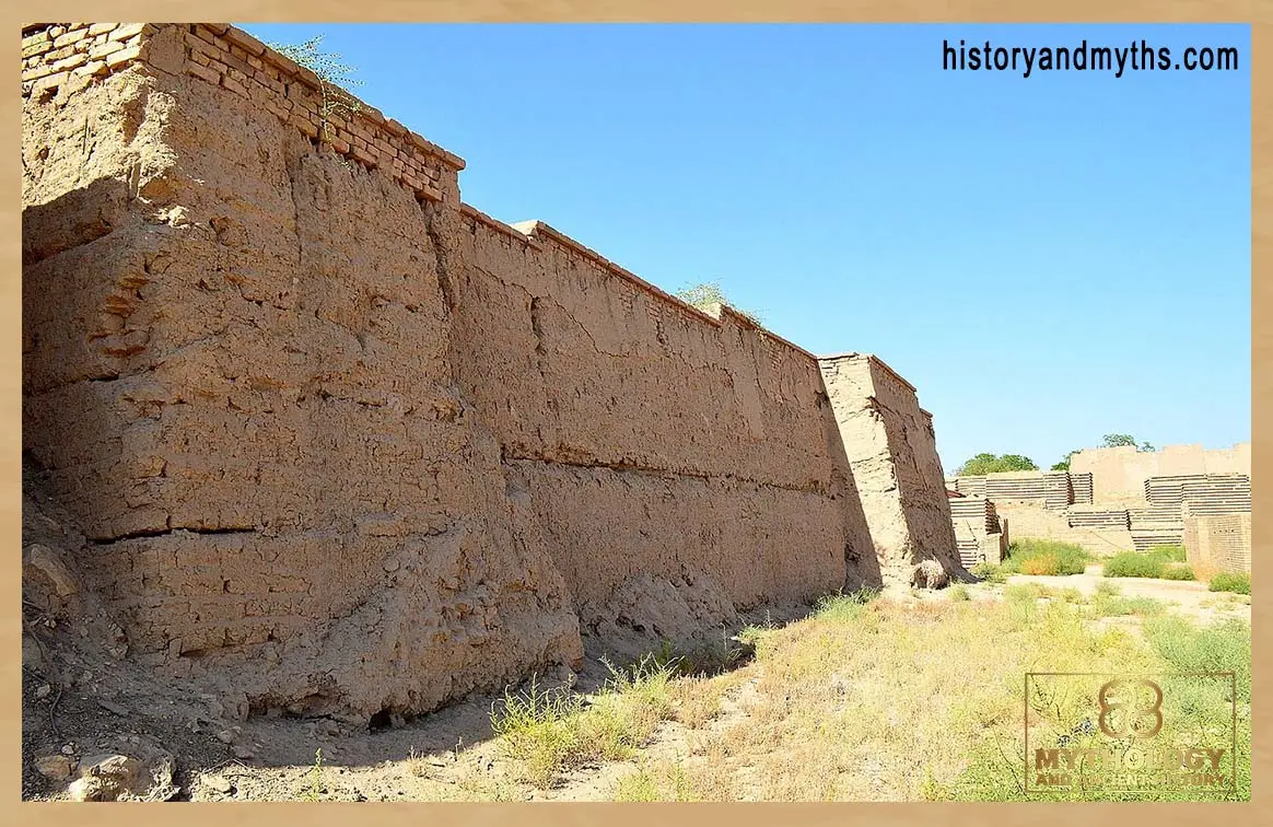 Inner walls of the ancient city of Babylon in Iraq, 6th century BC