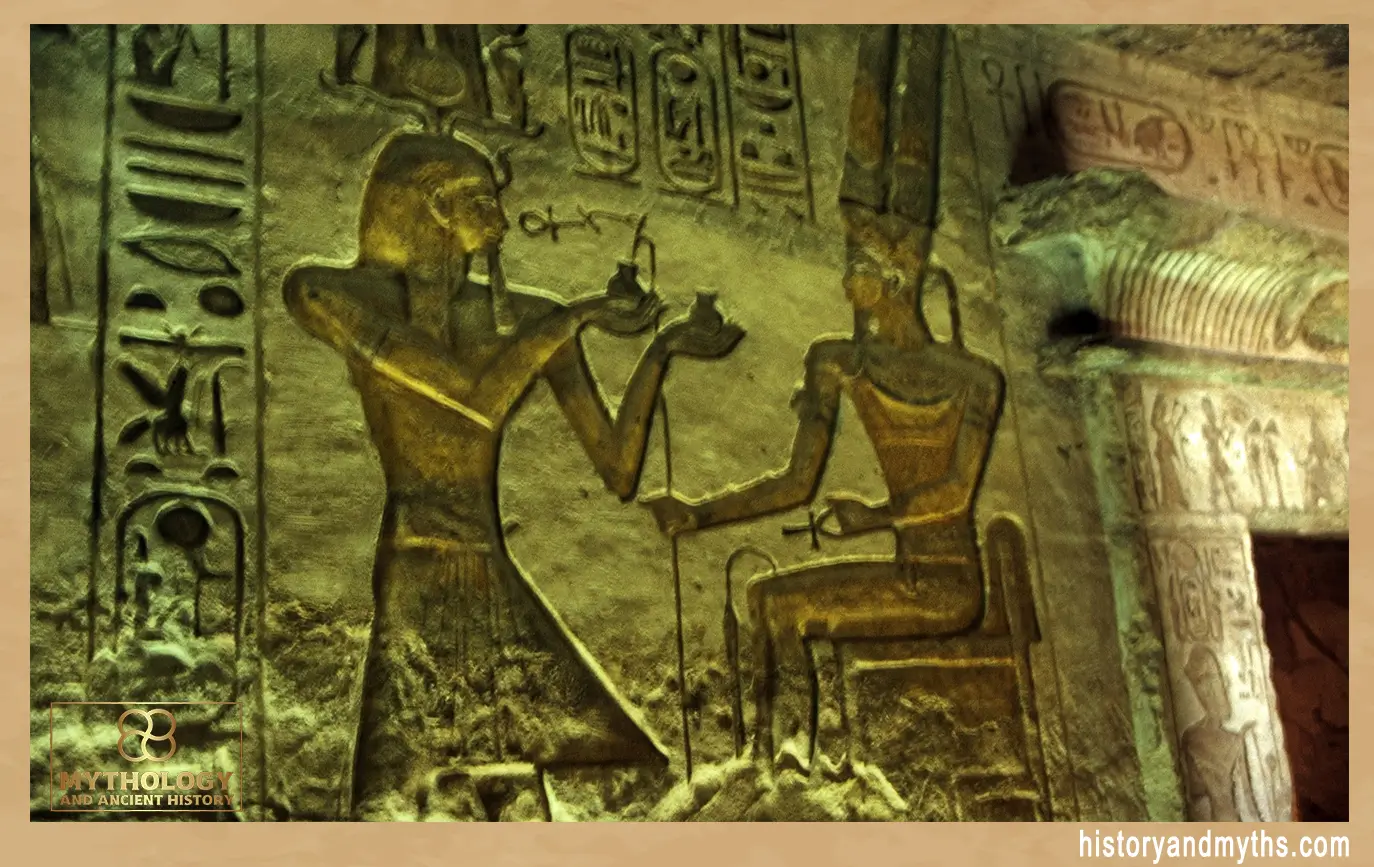 Ramses II opfert Weihrauch und Wasser vor Amun bzw. Amun-Re.