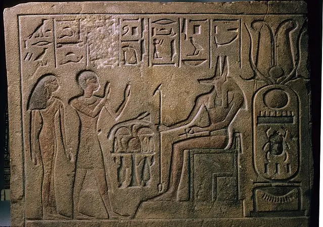 Stela_of_Siamun_and_Taruy_worshipping_Anubis