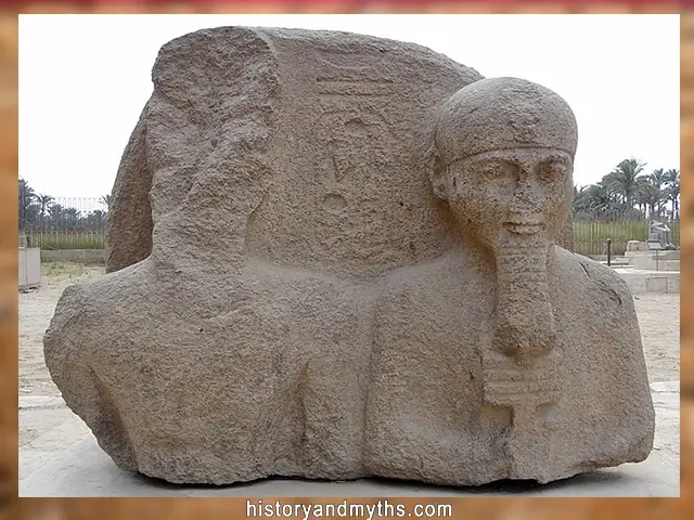 Ramses-II-with-the-god-Ptah
