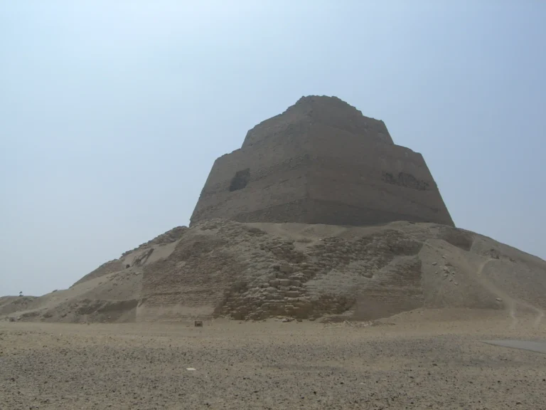 Meidoum_pyramide
