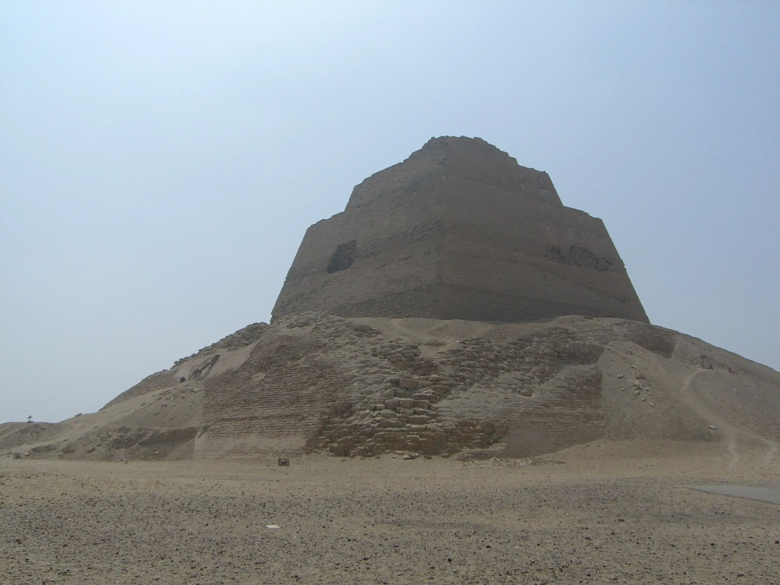 Meidoum_pyramide