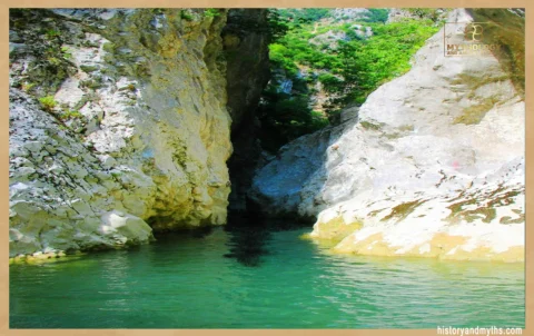 Acheron_River_Canyon