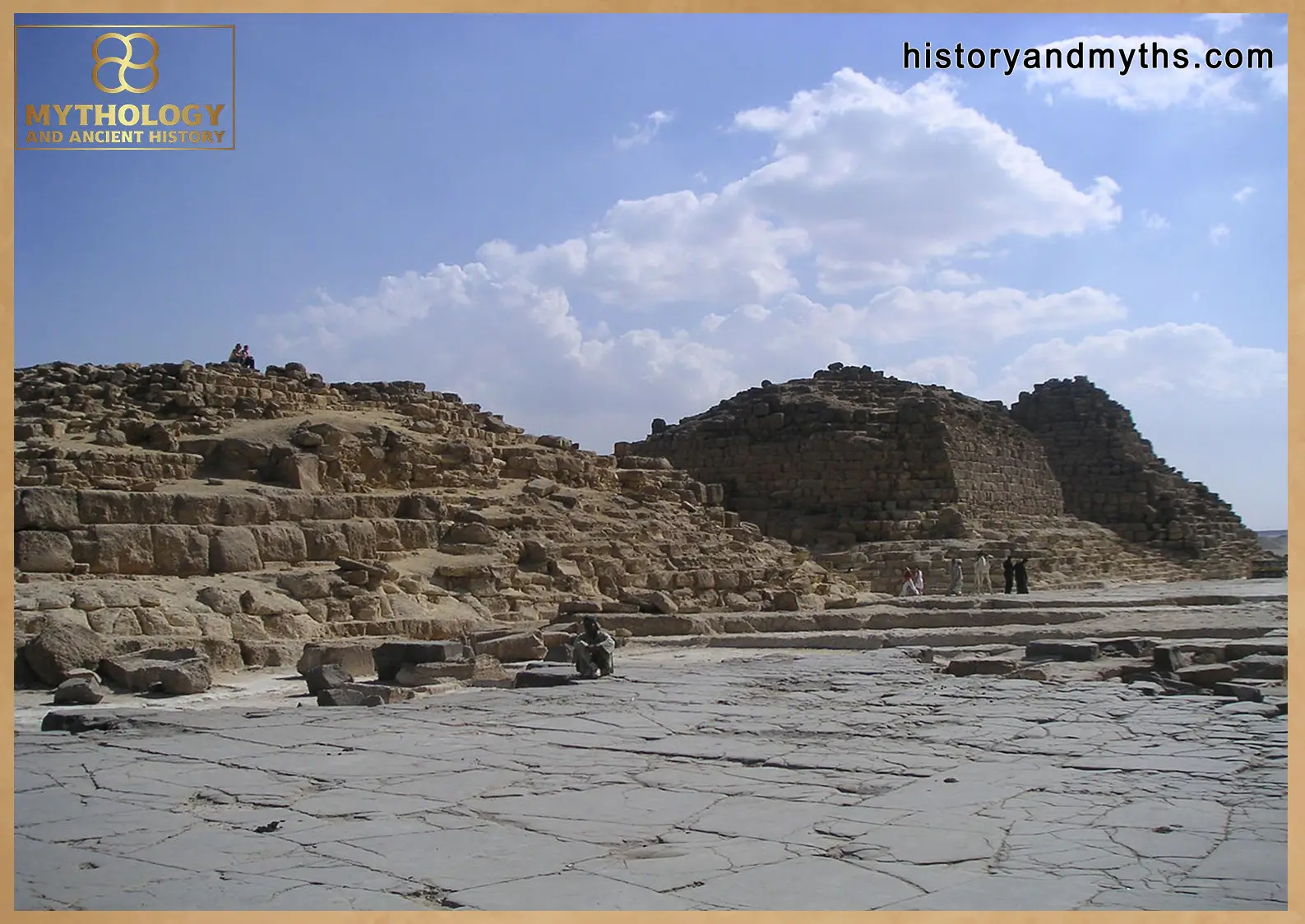 The-pyramids-of-the-three-wives-of-King-Khufu