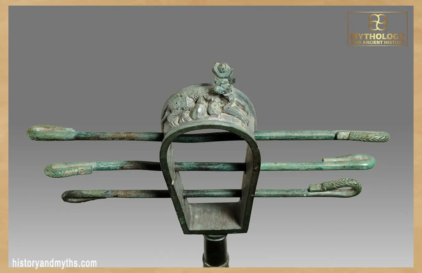 Bronze sistrum (Roman Period, 1st–2nd century AD), Metropolitan Museum of Art (Acc. 19.5)