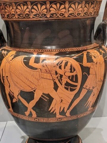Attic red-figure volute krater depicting Achilles slaying Penthesilea, photographed by Katolophyromai. Source: Wikimedia Commons. Licensed under CC BY-SA 4.0.