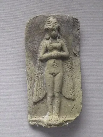 Small sculpture of Ishtar, British Museum. Photo: BabelStone, CC BY-SA 3.0, via Wikimedia Commons.