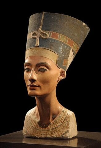 Nefertiti Bust, Neues Museum, Berlin. Photograph by Philip Pikart. Licensed under CC BY-SA 3.0 via Wikimedia Commons. Cropped for presentation.