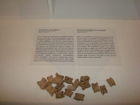 Astragaloi from Amathus, Limassol Archaeological Museum. Photo: Catlemur / Wikimedia Commons / CC BY-SA 4.0.