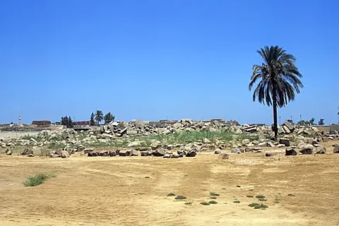 The archaeological ruins of Behbeit el-Hagar, Egypt. Photo: Roland Unger, CC BY-SA 3.0, via Wikimedia Commons.