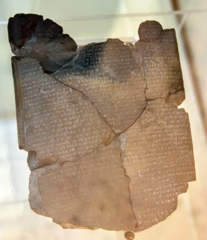 Clay tablet containing the plague prayers of Hittite king Mursili II, from Hattusa, Istanbul Archaeological Museum. Photo: Osama Shukir Muhammed Amin / Wikimedia Commons, CC BY-SA 4.0.